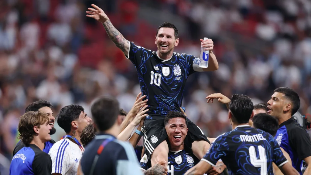 Messi diz que dinheiro dos argentinos não chega ao fim do mês.