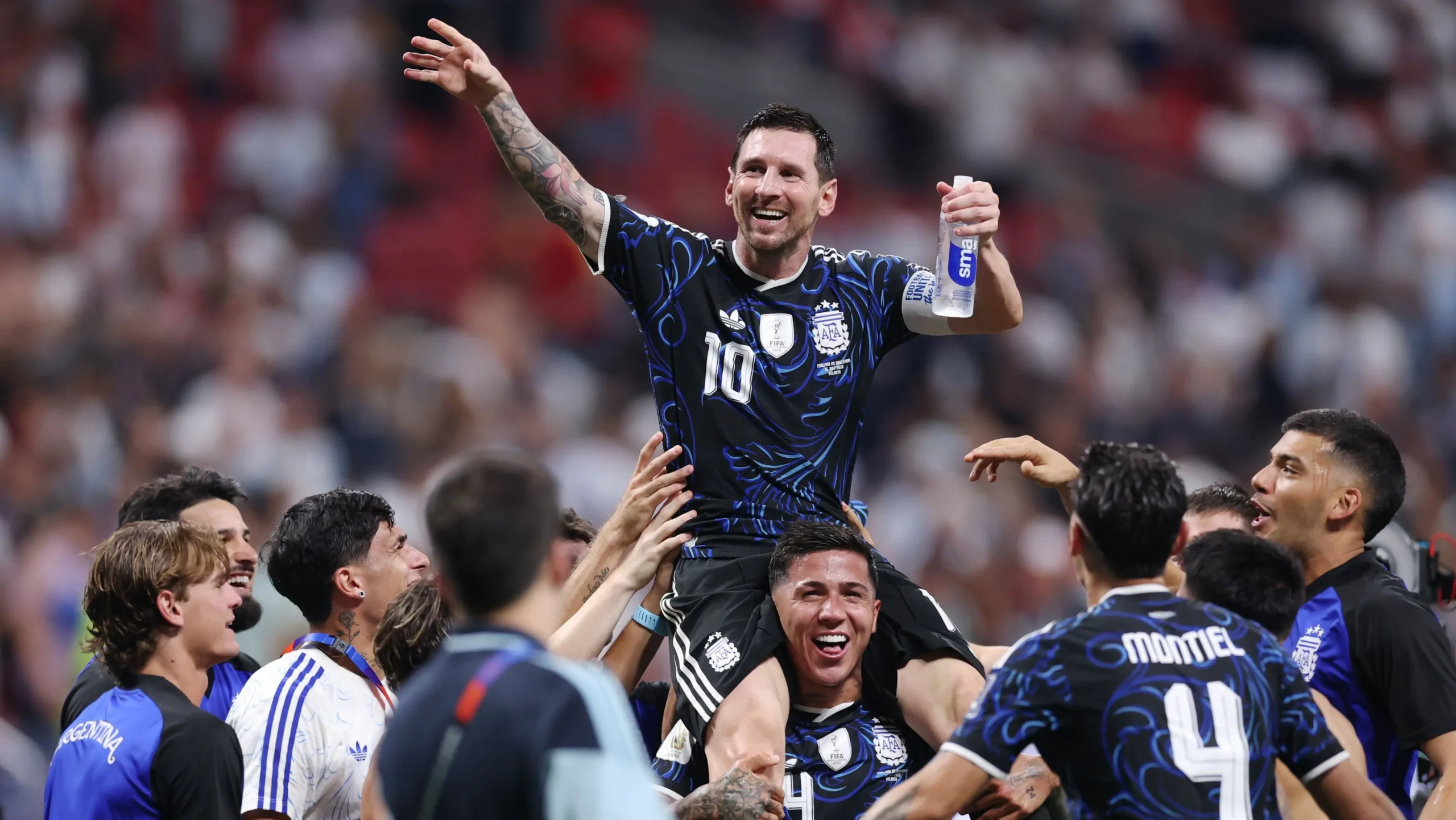 Messi diz que dinheiro dos argentinos não chega ao fim do mês.