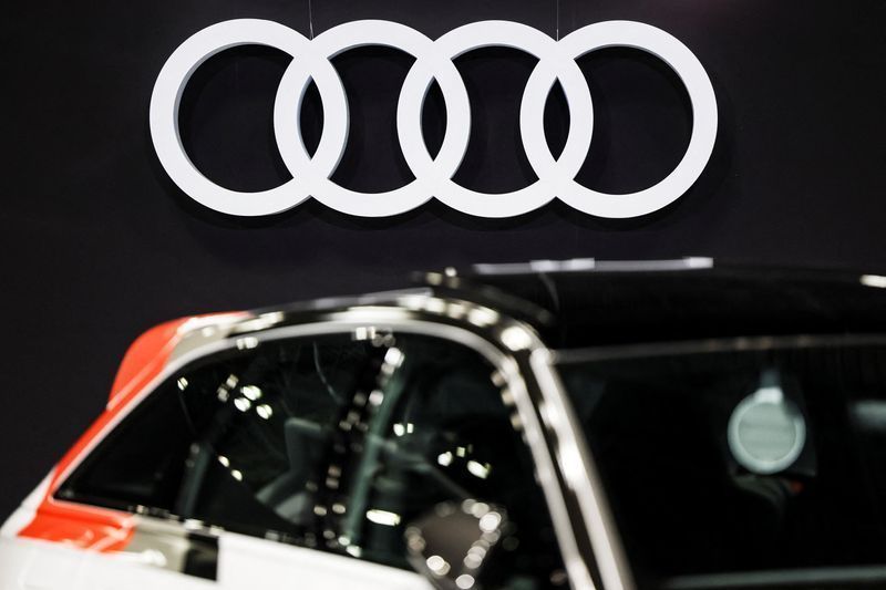 Funcionários da Audi protestam contra fechamento de fábrica na Alemanha
