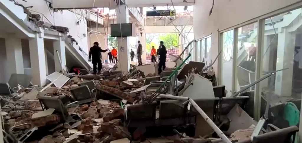 Sobreviventes continuam a ser buscados após terremoto na Indonésia