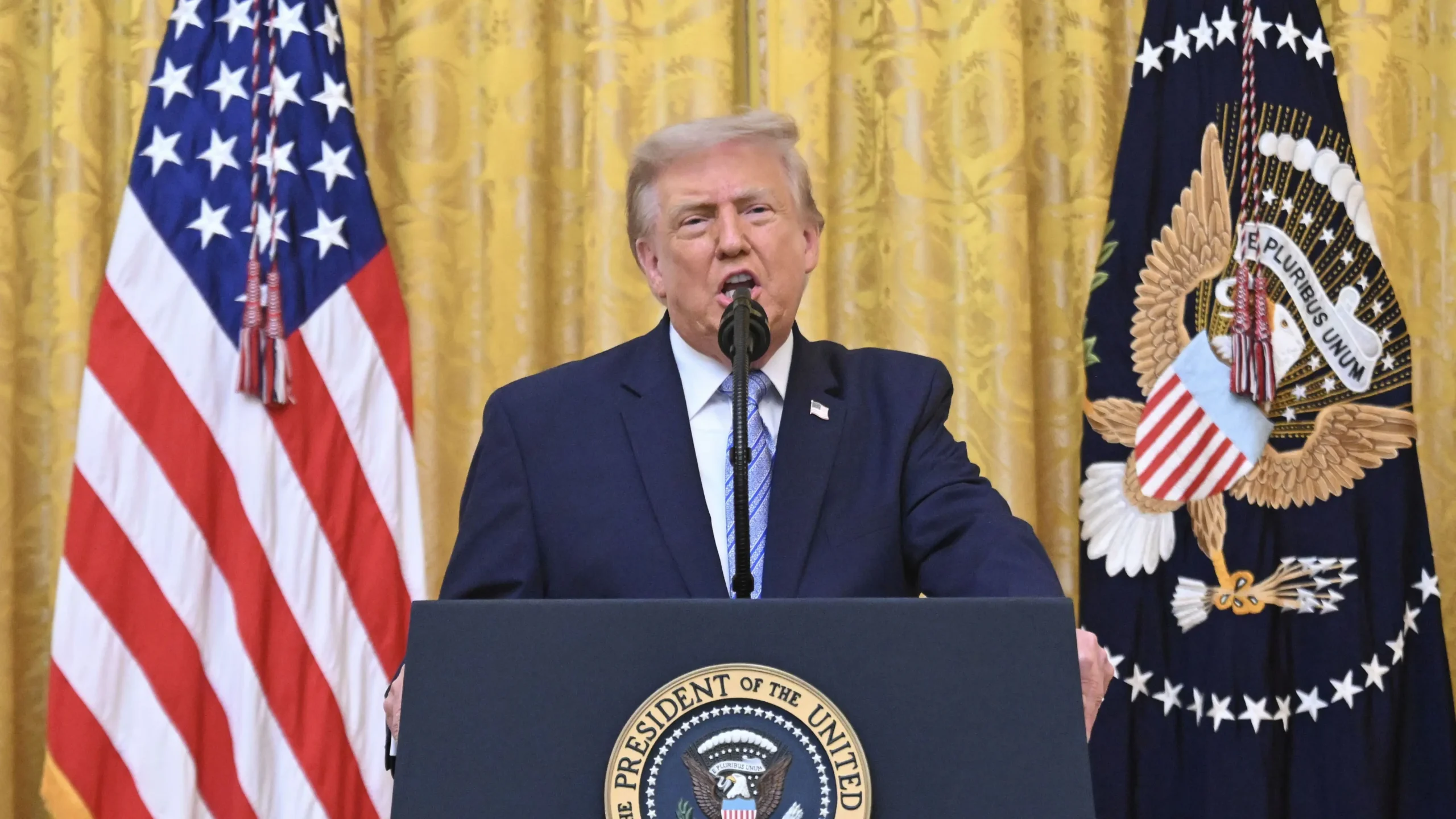 Trump diz que Congresso quer regulamentar IA para evitar crises econômicas