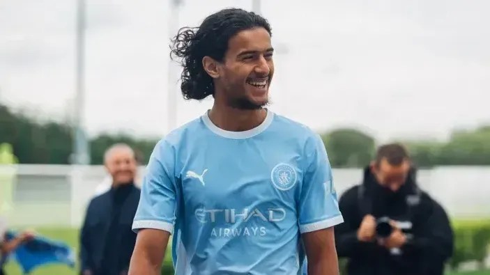 Manchester City anuncia o meia Bouaddi, talento de Marrocos