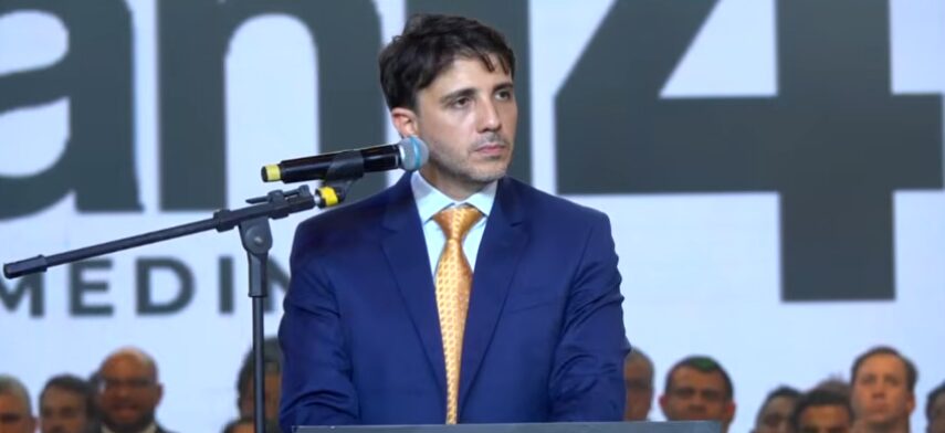 Missão oficializa candidatura de Renan no TSE e detalha propostas