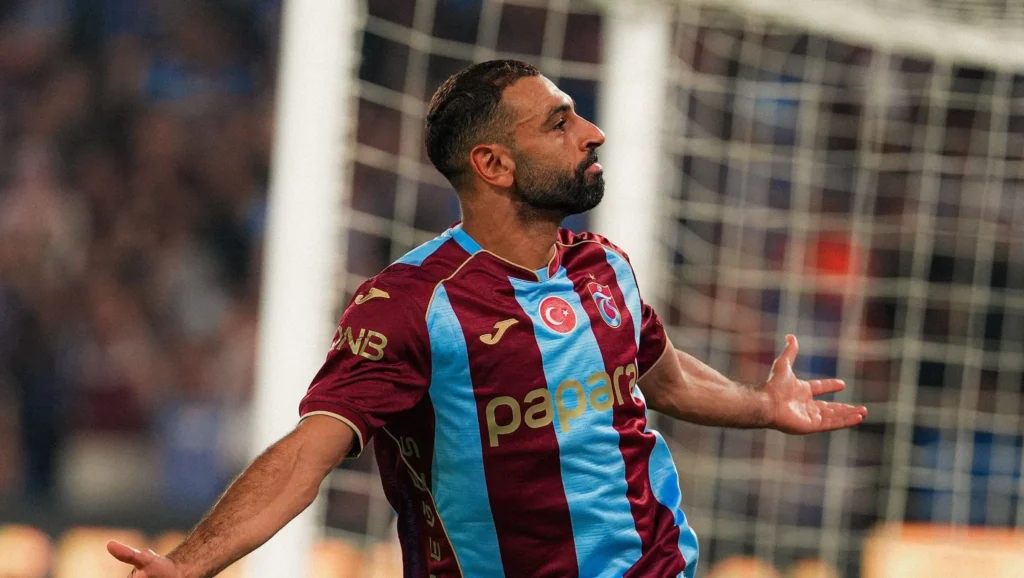 Salah marca dois e decide a vitória do Trabzonspor com emoção
