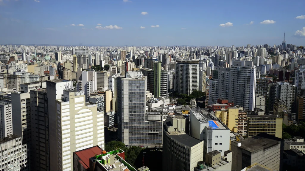 STJ suspende processos sobre locação por temporada em condomínios: entenda