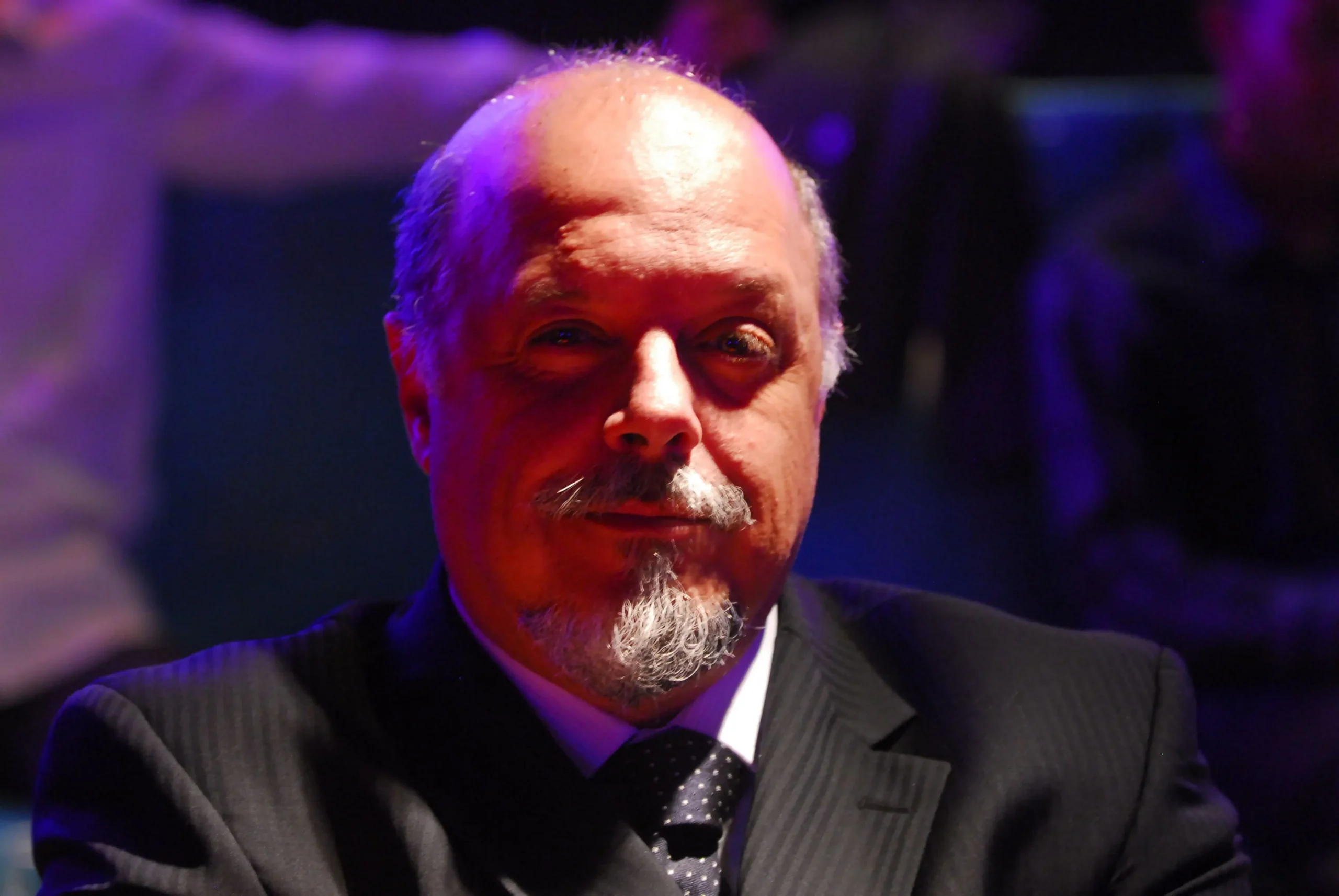 Morre Roney Facchini, ícone da TV brasileira, aos 73 anos