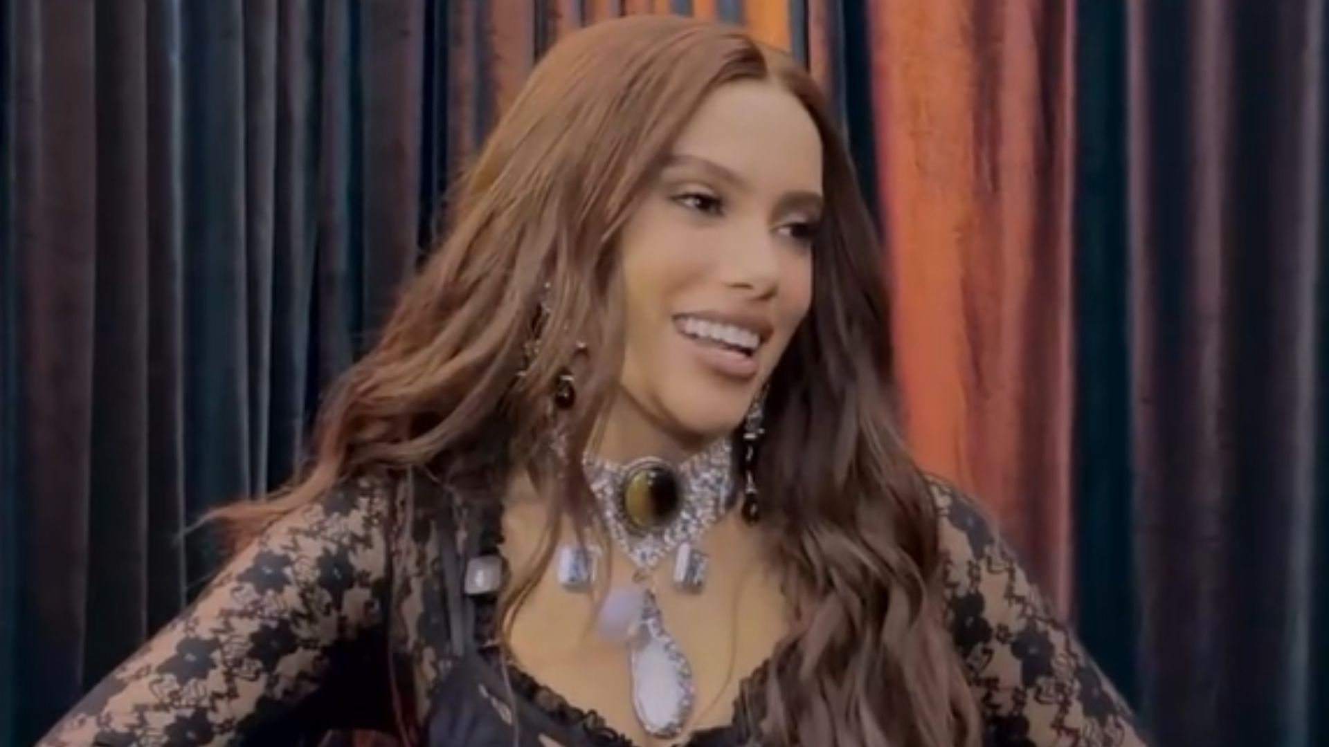 Anitta comenta sobre falta de sexo e recusa jantar com Mariah
