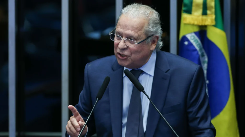 José Dirceu anuncia fim de tratamento contra linfoma com otimismo