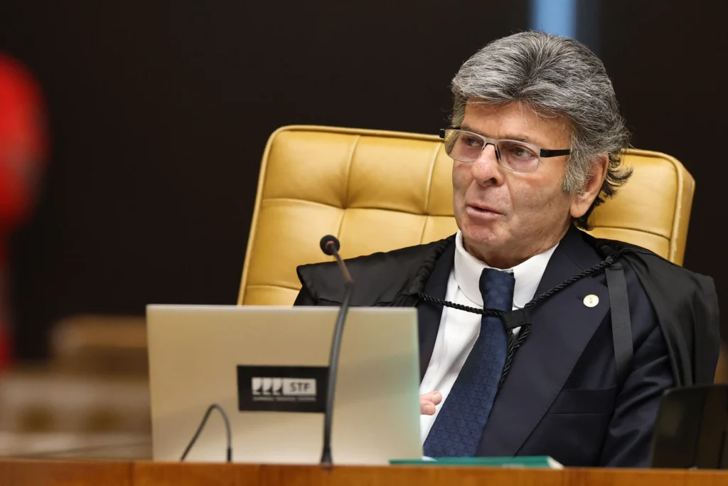 Fux vota para manter inelegibilidade de condenados por justiça eleitoral