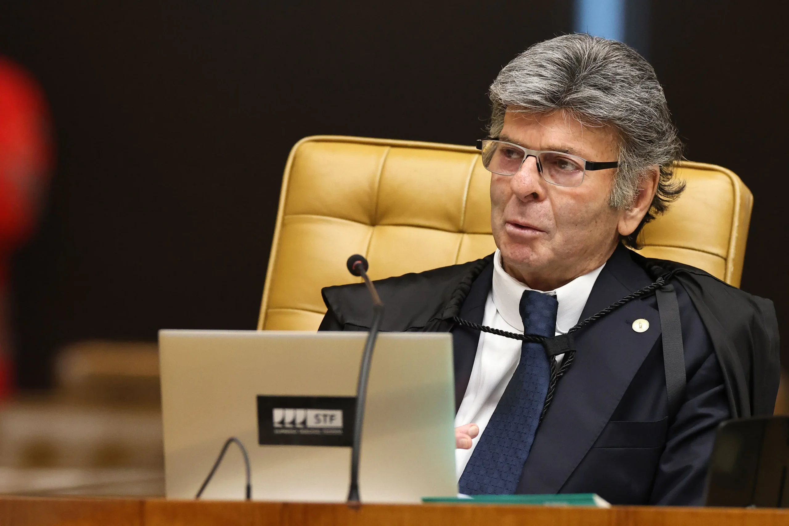 Fux vota para manter inelegibilidade de condenados por justiça eleitoral