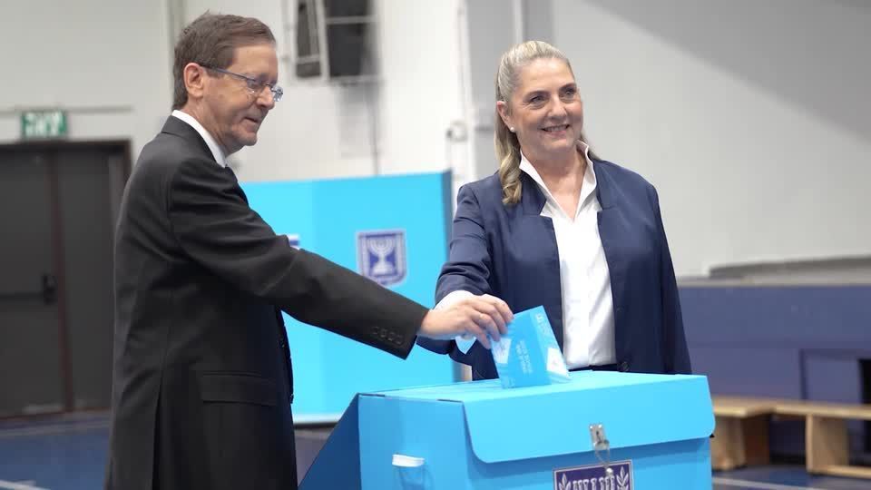 Eleições em Israel: Herzog vota em pleito crucial para o futuro