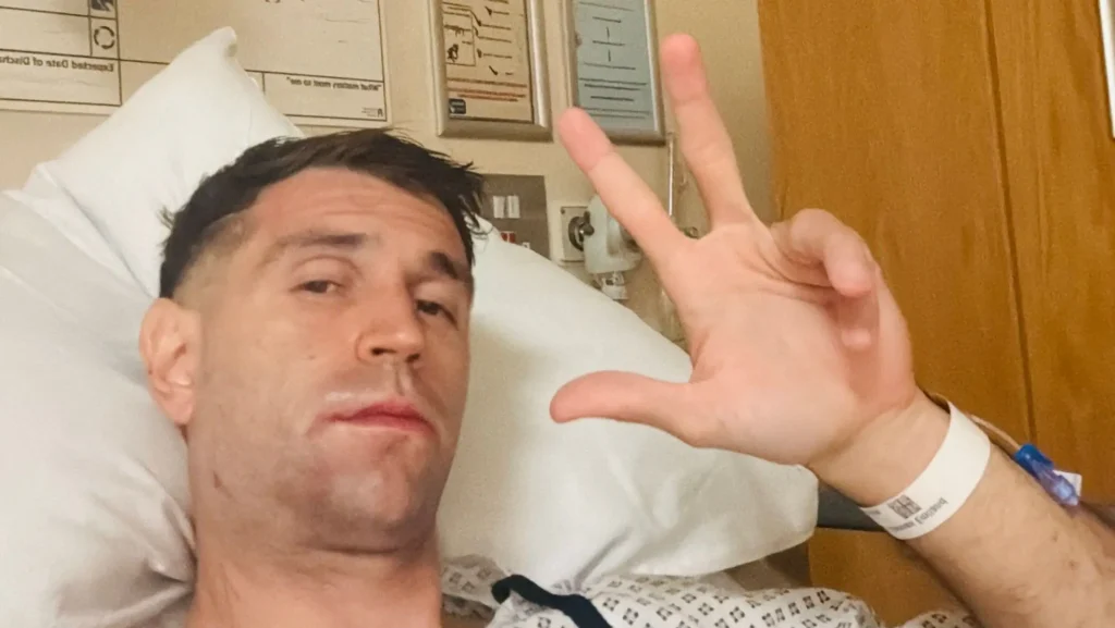 Dibu Martínez passa por cirurgia e tranquiliza torcedores