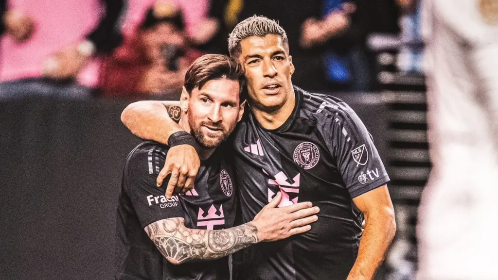 Luis Suárez faz dedicatória emocionante a Messi na despedida