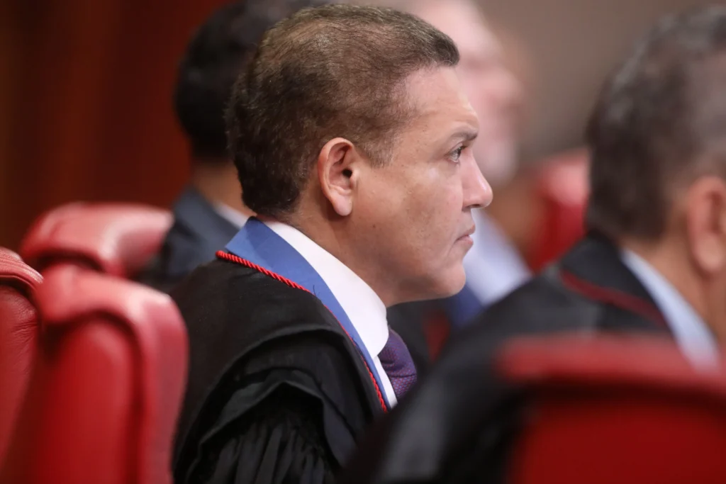TSE mantém no ar site pró-Flávio e investiga financiamento eleitoral