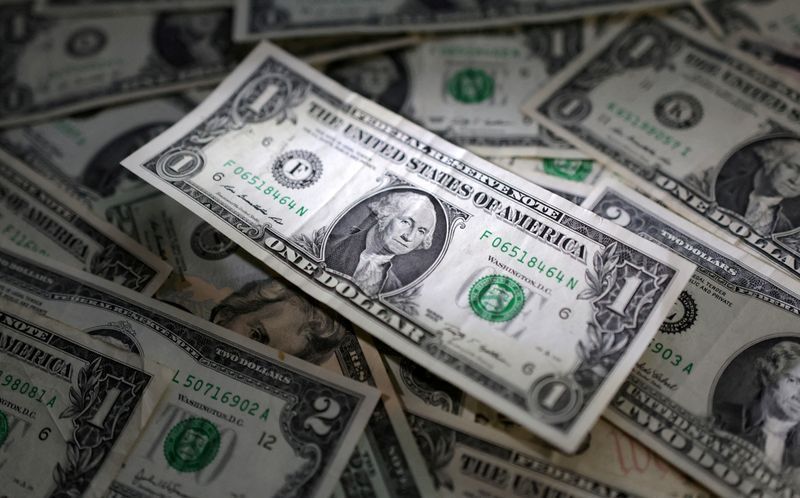 Dólar abre em alta com EUA e política fiscal brasileira em pauta