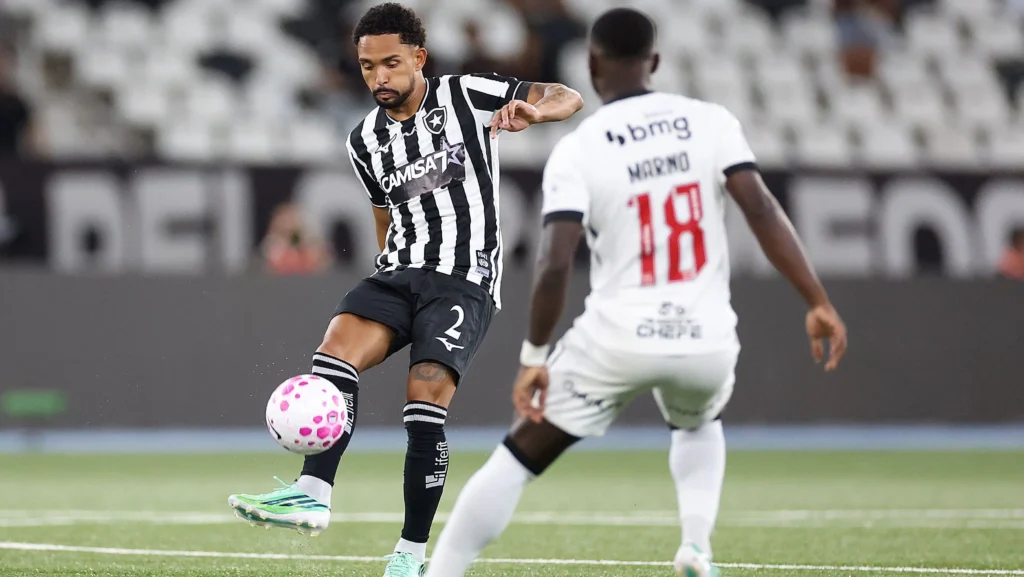 Botafogo tem novidades sobre Arthur Chaves e Vitinho hoje