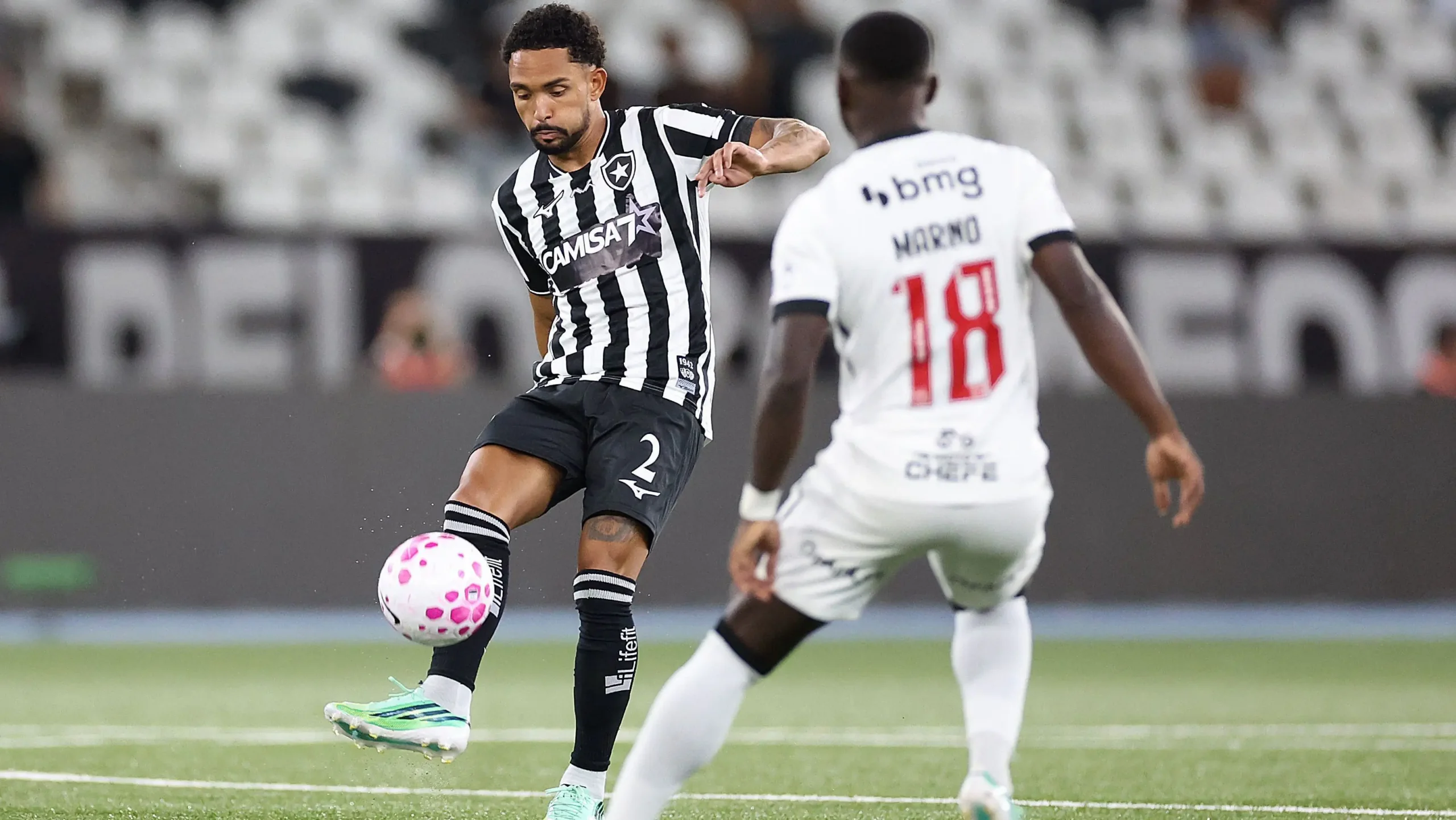 Botafogo tem novidades sobre Arthur Chaves e Vitinho hoje